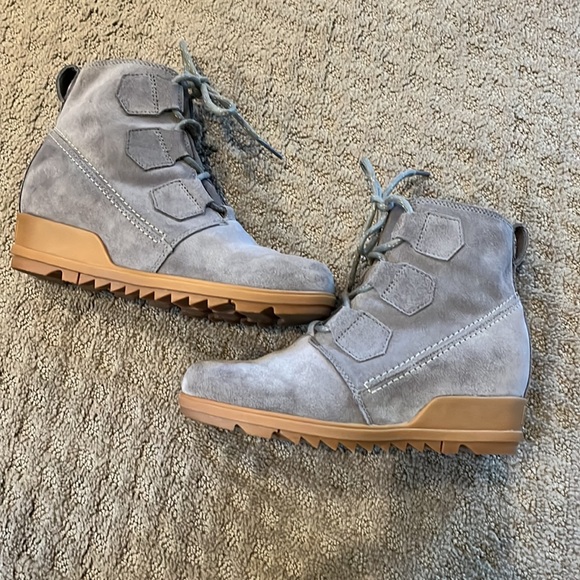 Sorel Evie Grey Suede Wedge Lace-up Ankle Waterproof Bootie. EUC 6.5 - Picture 5 of 8